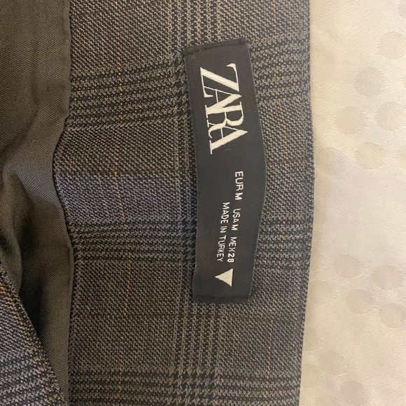 mini skirt - Picture 3 of 4